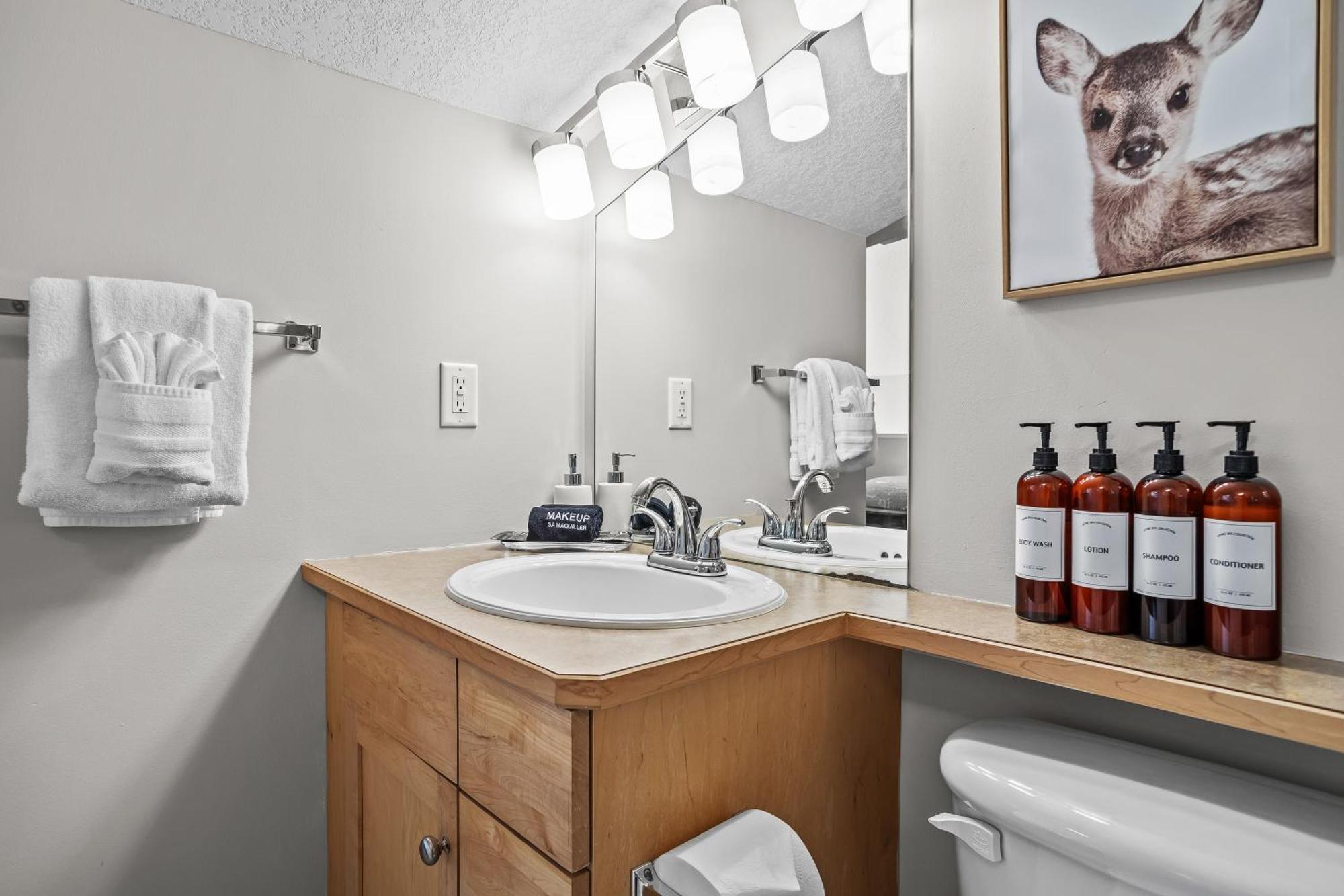 Charming 1 Bdrm Plus Loft With Views Managed By Little Sister Getaways Canmore Exterior photo