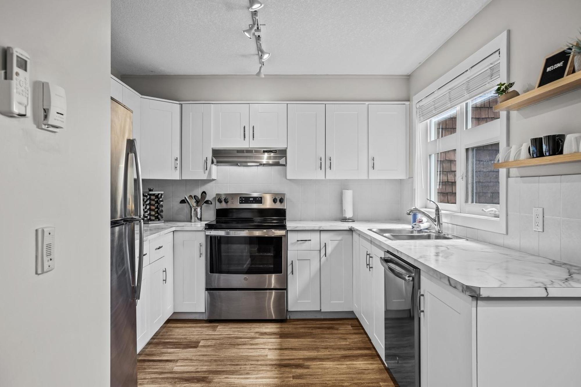 Charming 1 Bdrm Plus Loft With Views Managed By Little Sister Getaways Canmore Exterior photo