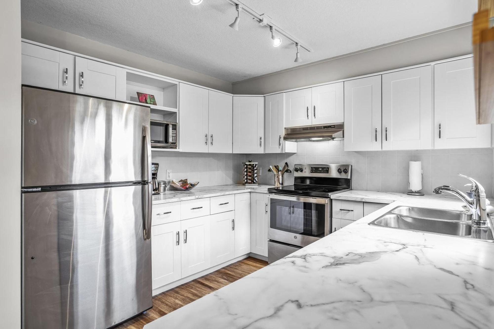 Charming 1 Bdrm Plus Loft With Views Managed By Little Sister Getaways Canmore Exterior photo
